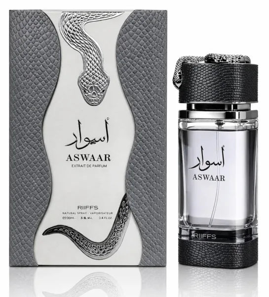 Riiffs Aswaar Extrait de Parfum, 100-ml-Flasche mit passender silber-schwarzer Verpackung mit Schlangenmotiv auf weißem Hintergrund.